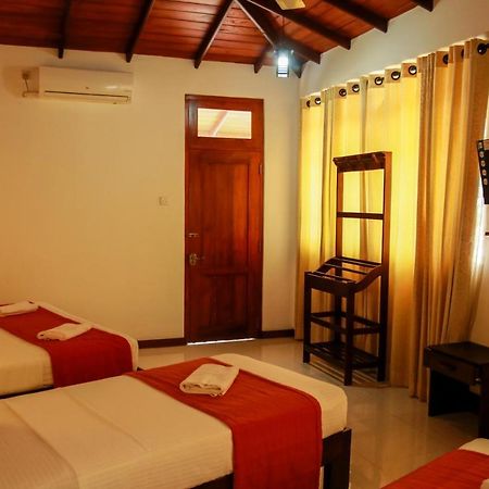 Queens Lodge Канди Экстерьер фото