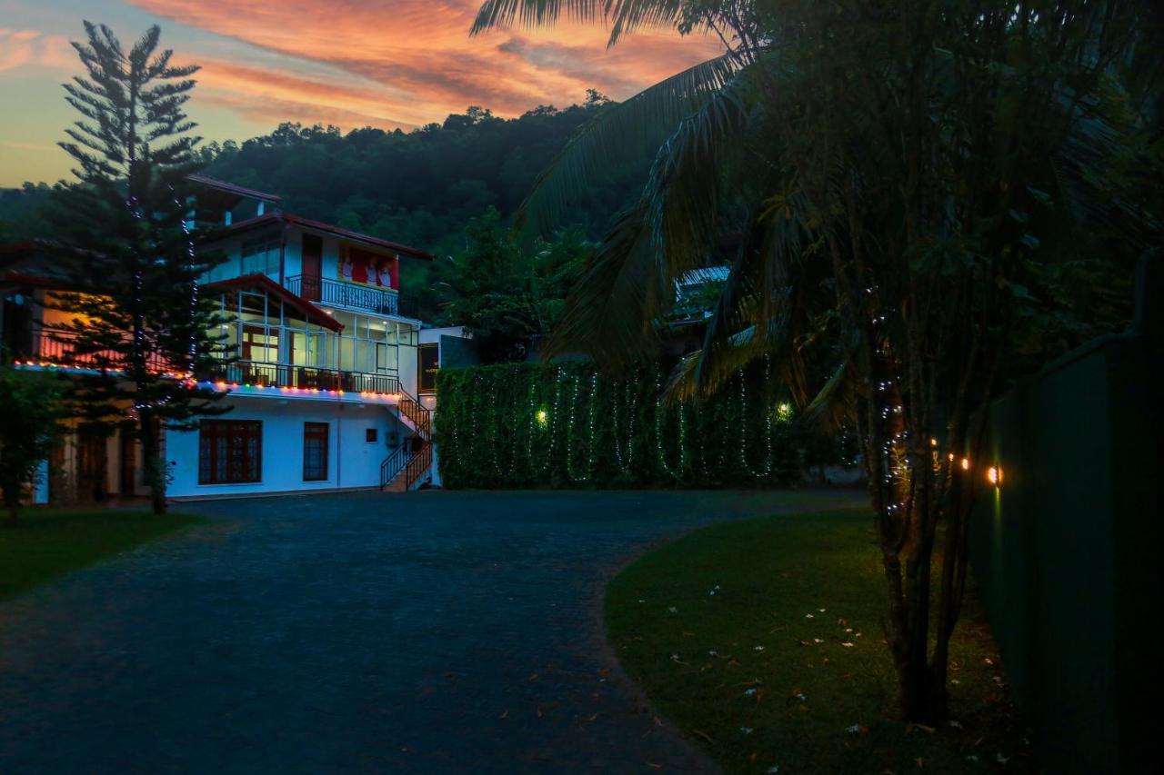 Queens Lodge Канди Экстерьер фото