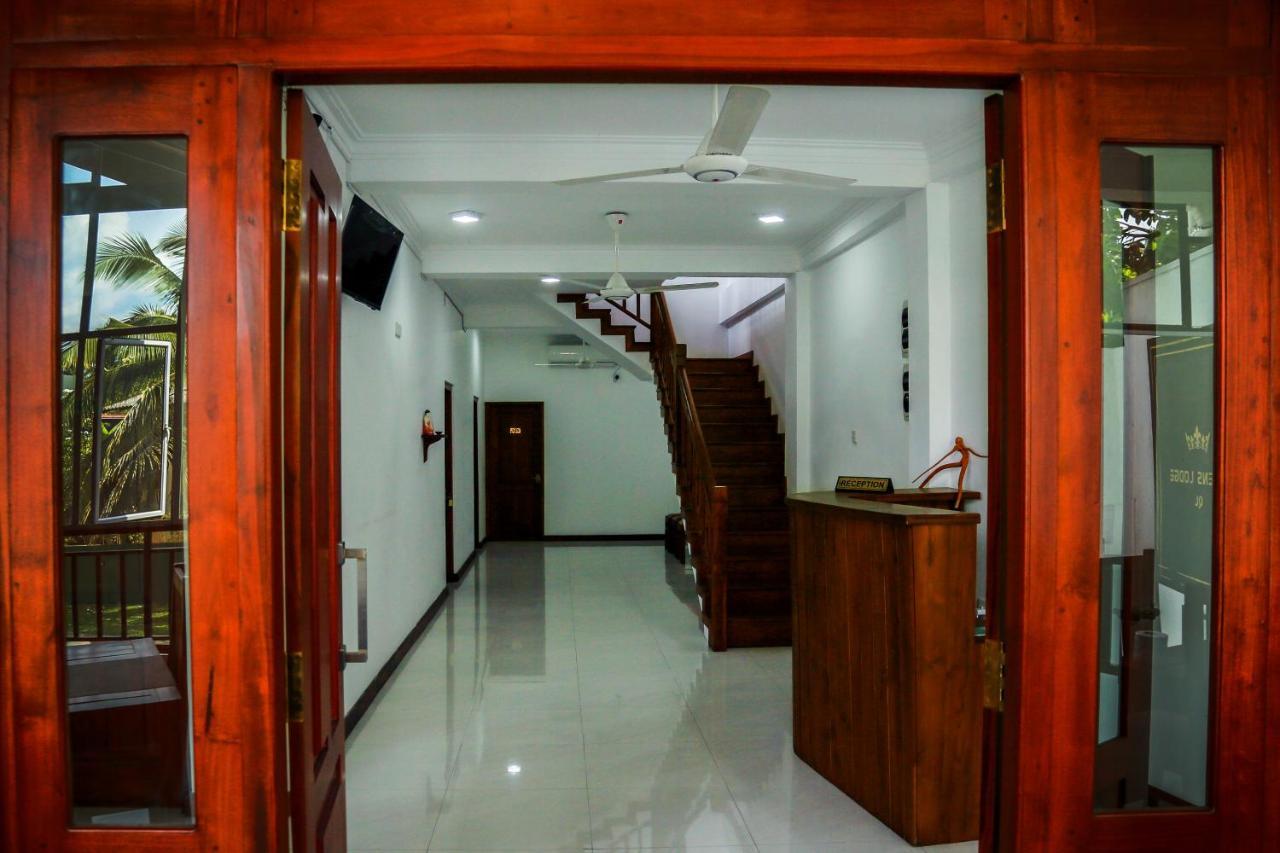 Queens Lodge Канди Экстерьер фото